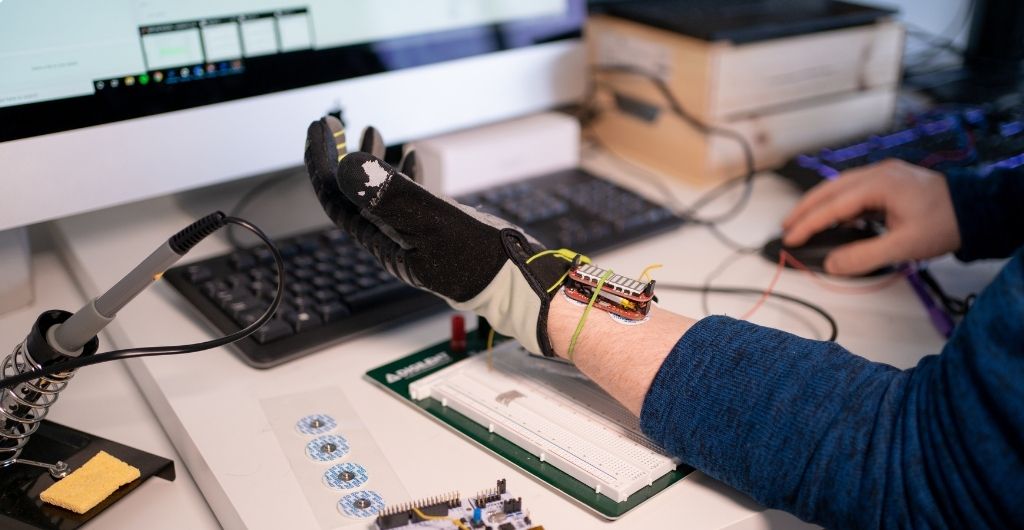 AI glove set to improve hand grip for millions with muscle weakness